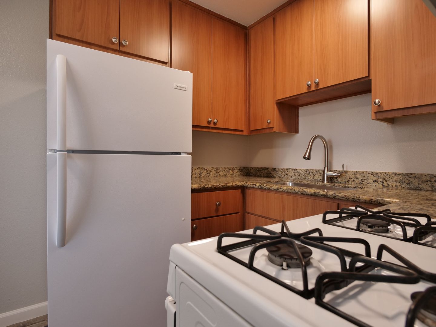 Hayward Apartment: 382 Harris Rd