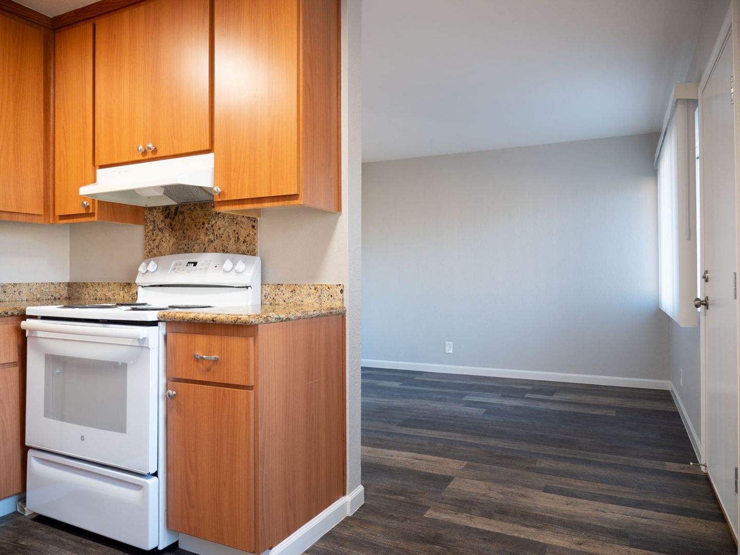 Hayward Apartment: 320 Harris Rd