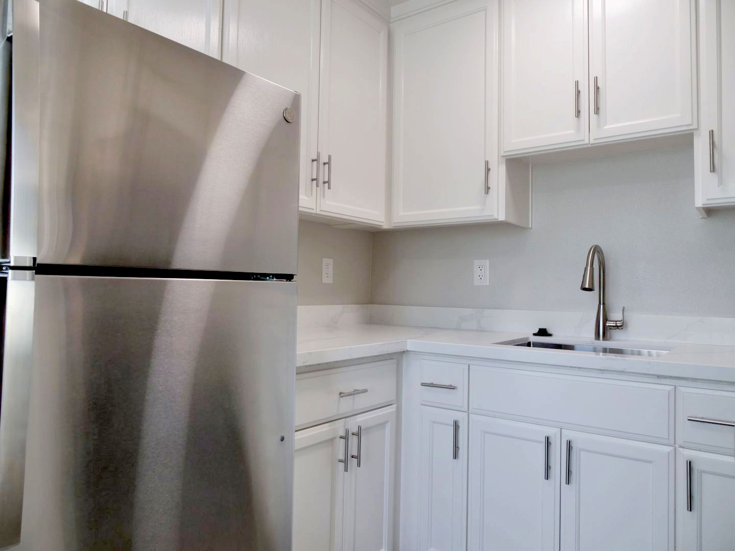 Hayward Apartment: 320 Harris Rd