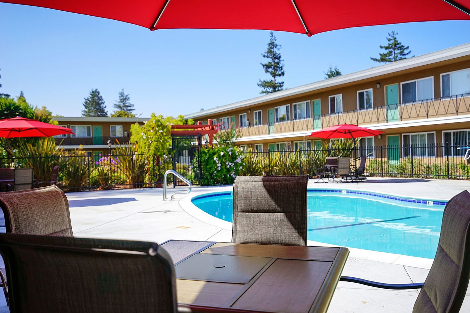 Hayward Apartment: 320 Harris Rd