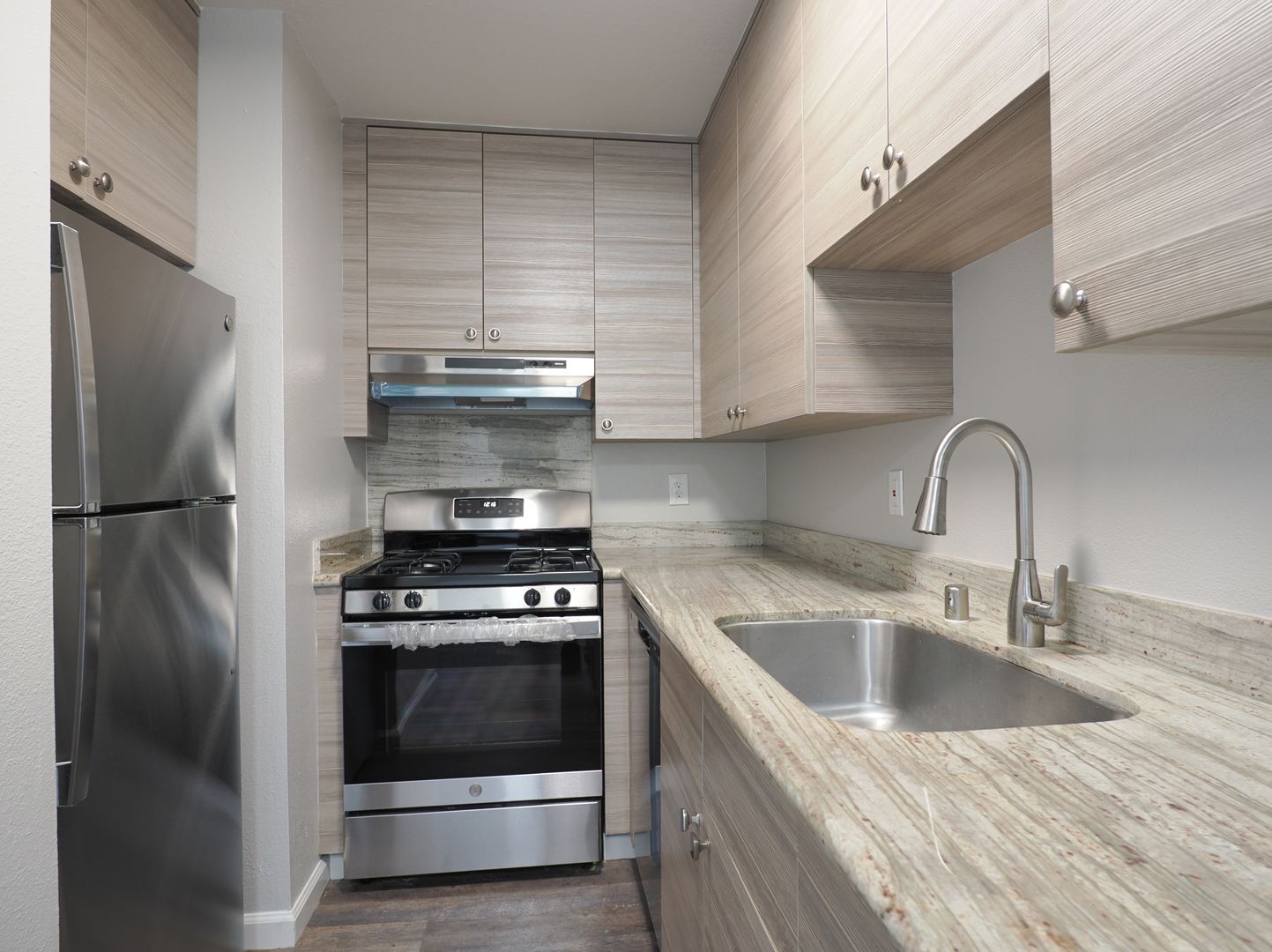 Hayward Apartment: 29360 Dixon St