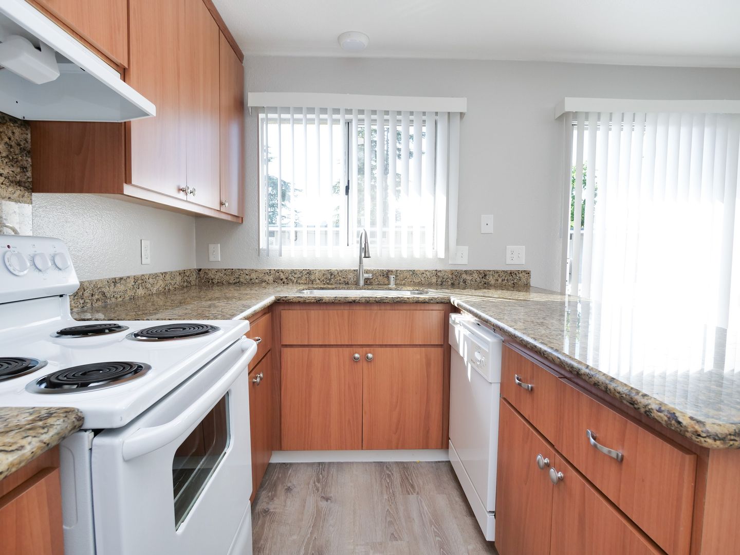 Hayward Apartment: 29360 Dixon St