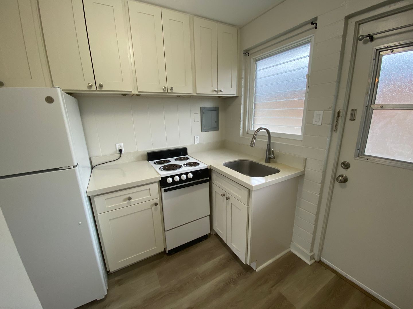 Kailua Apartment: 120 Kihapai Street