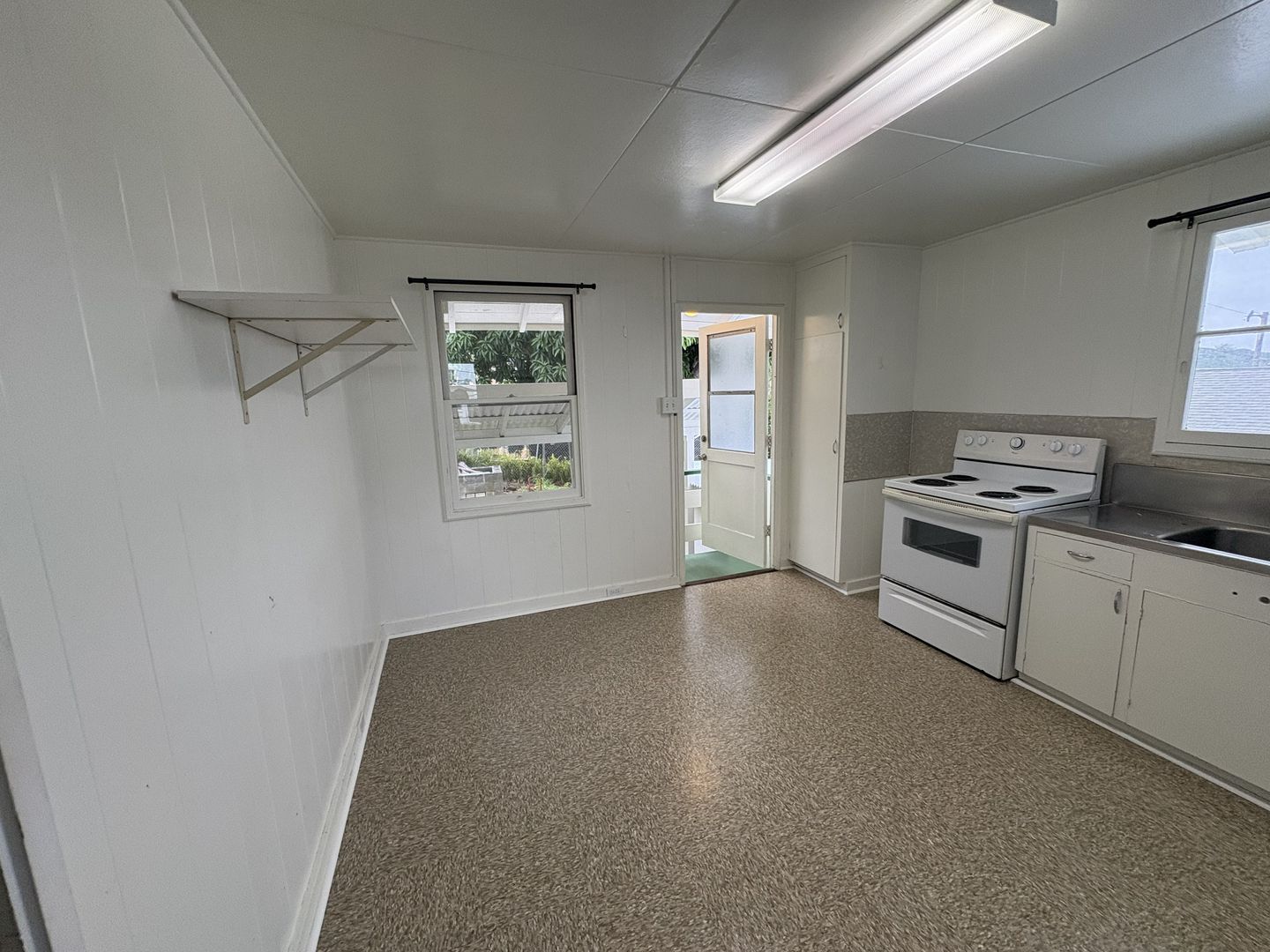 Honolulu House: 2022 Leiloke Dr