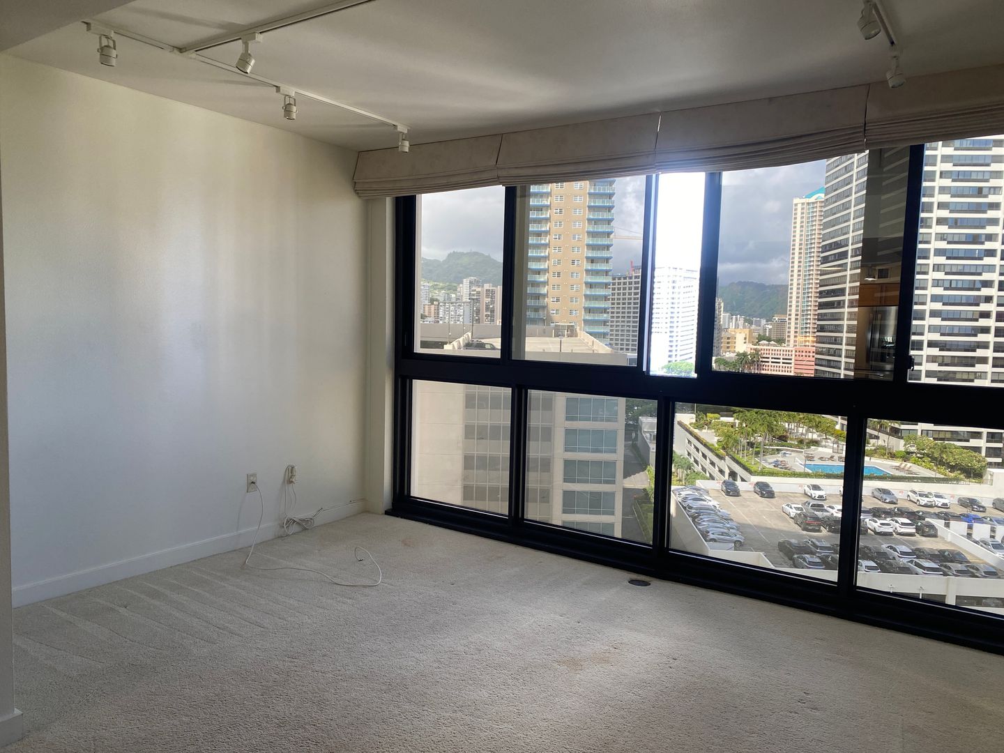 Honolulu Condo: 600 Queen Street, #1208