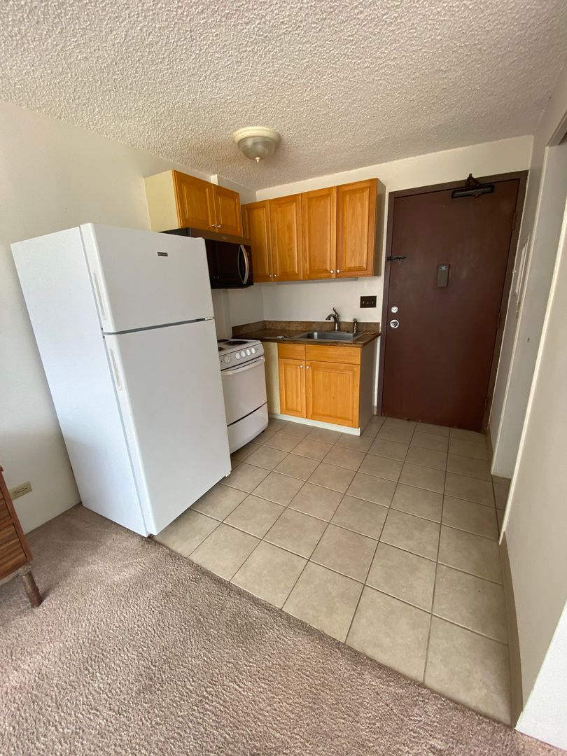 Honolulu Condo: 1560 Kanunu Street, #806