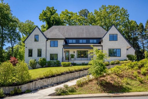 Exceptional custom-built luxury home is located in the prestigious Ivy Ridge community of North Buckhead – photo 1