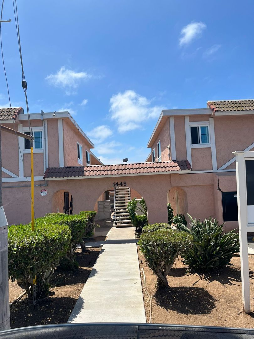 Imperial Beach Apartment: 1422 Holly Ave.