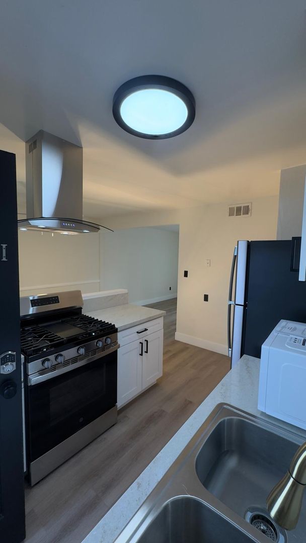San Diego Apartment: 8501-49 Glenhaven