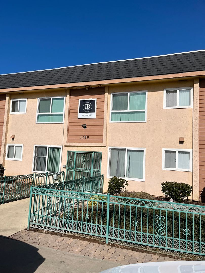 Imperial Beach Apartment: 1422 Holly Ave.