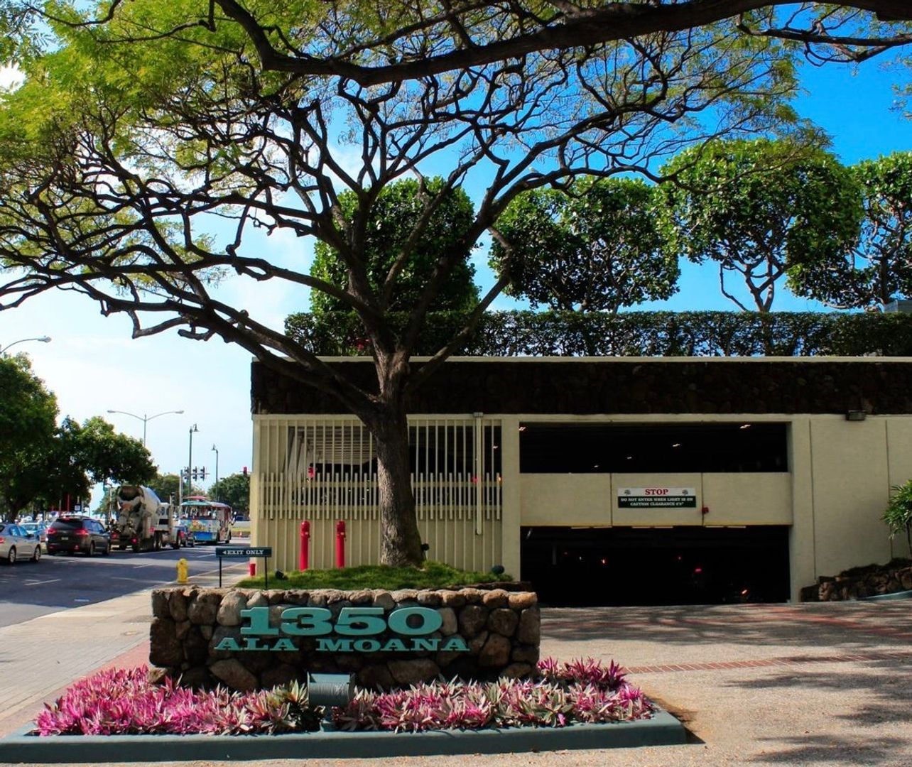 Honolulu Condo: 1350 Ala Moana Blvd #2406