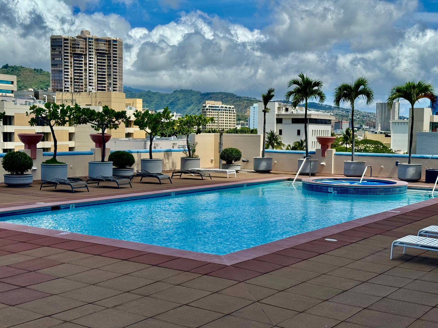 Honolulu Condo: 801 S. King St. #1508