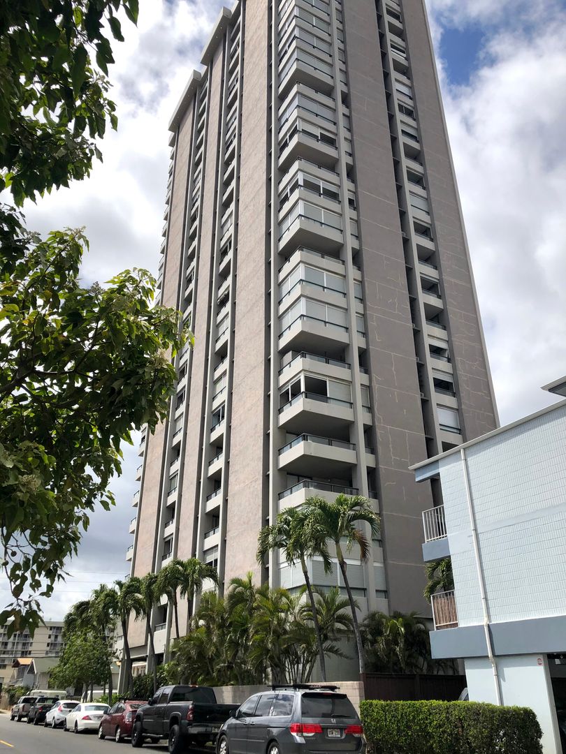 Honolulu House: 2100 Date St. #705