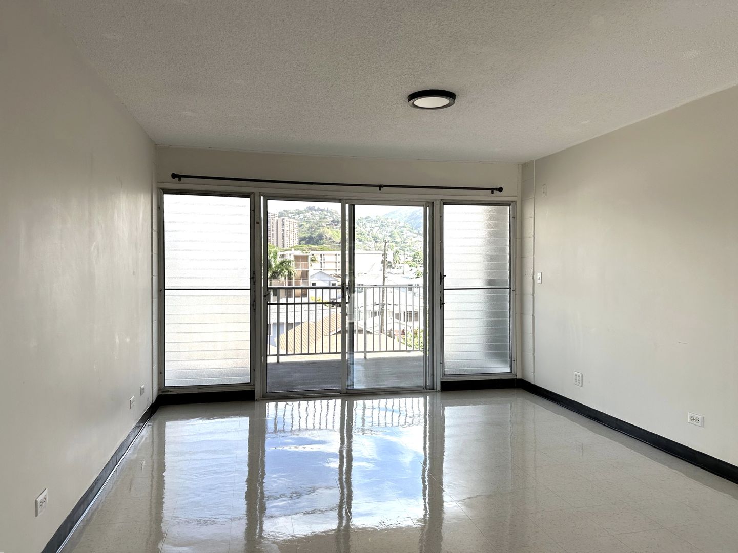 Honolulu Apartment: Hialoa Gardens