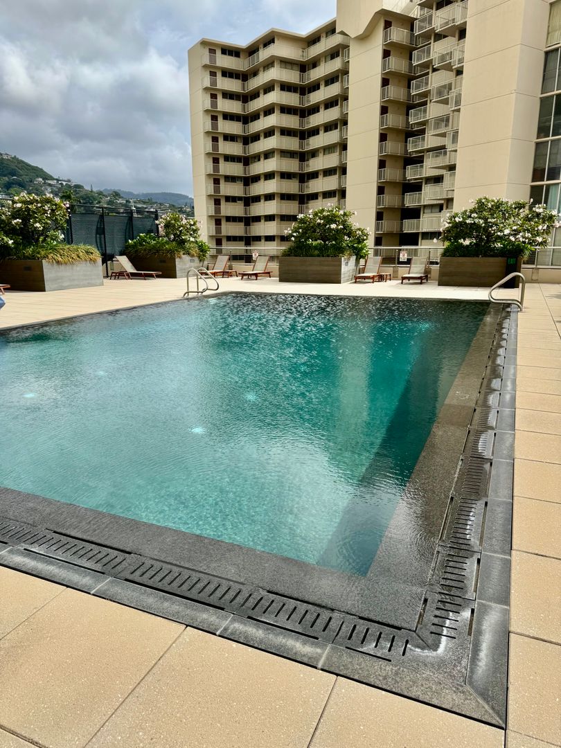 Honolulu House: 1717 Mott Smith Dr. #403