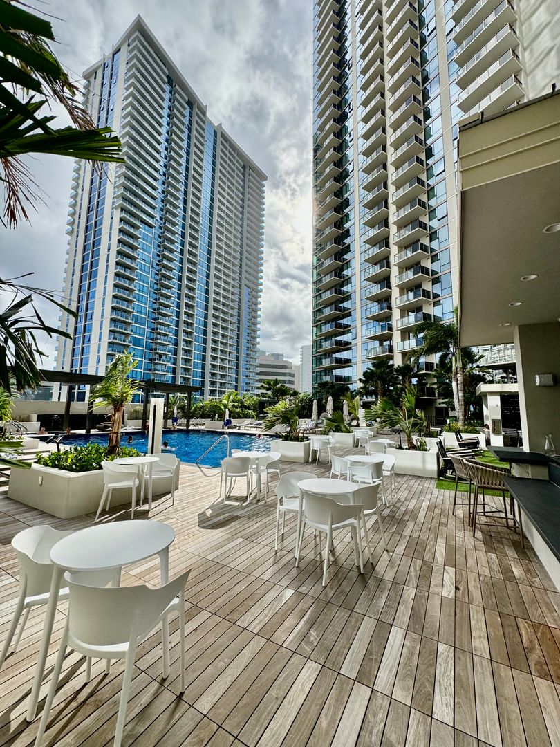 Honolulu Condo: 1388 Kapiolani Blvd. Apt. 1707