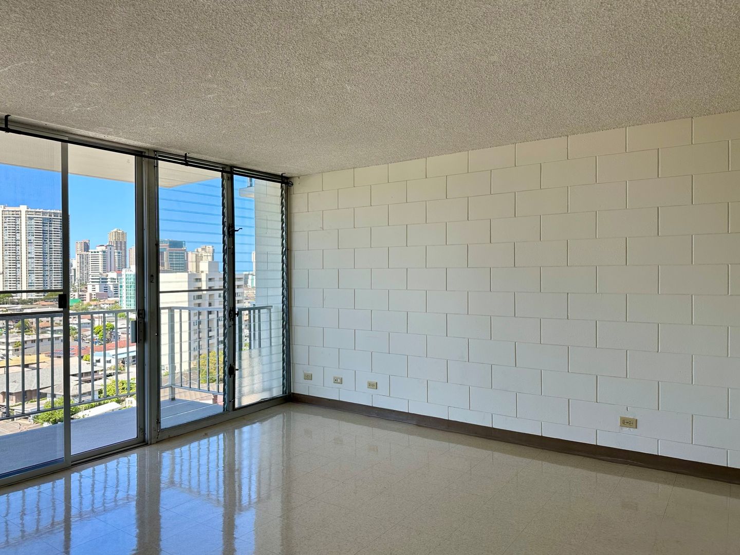 Honolulu Apartment: 845 University Avenue