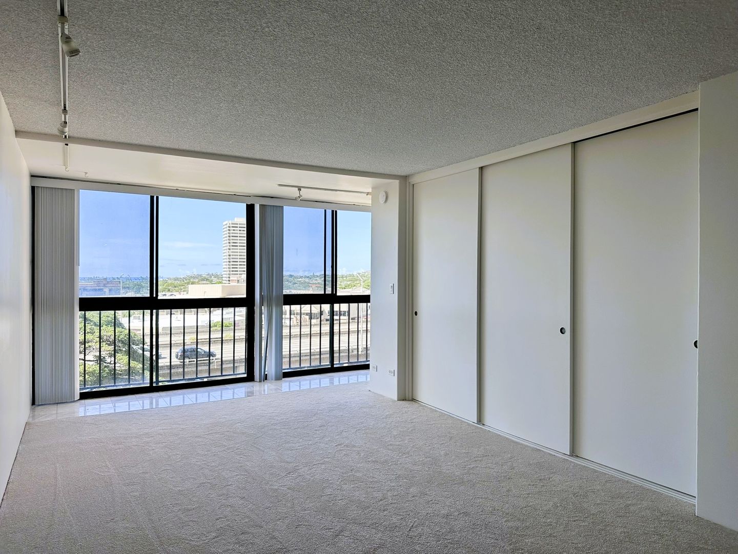 Honolulu Condo: Kahala Towers