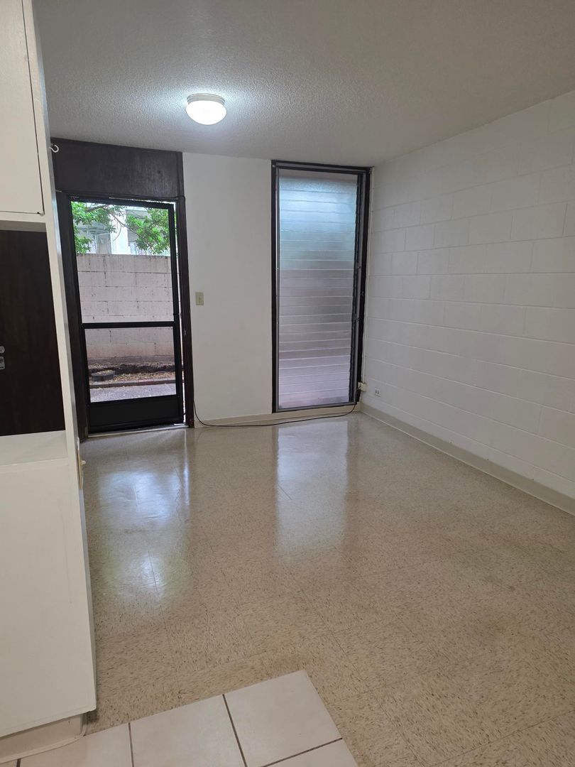 Honolulu Apartment: 1533 Liholiho St.