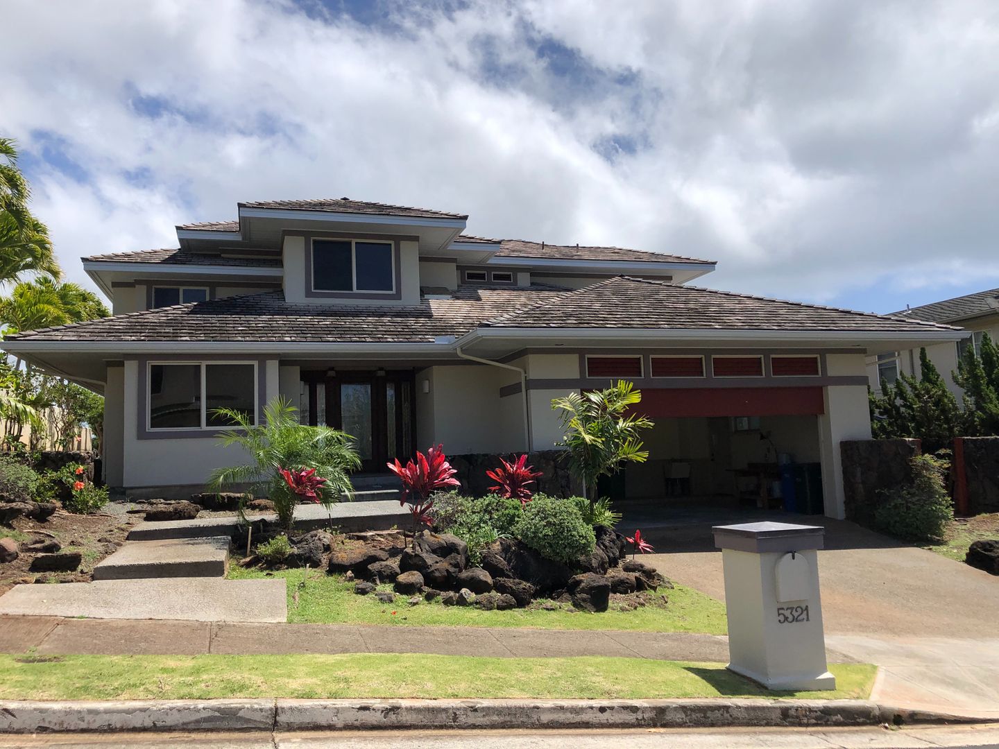 Honolulu House: 5321 Kahalakua Street