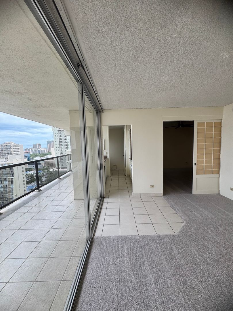 Honolulu House: 444 Nahua St #PH8