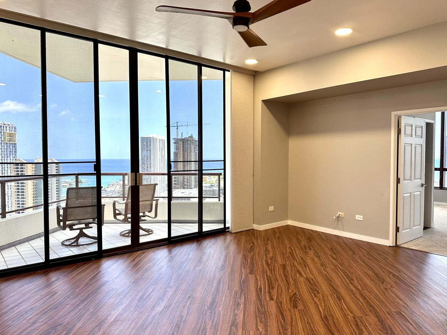 Honolulu Condo: Imperial Plaza