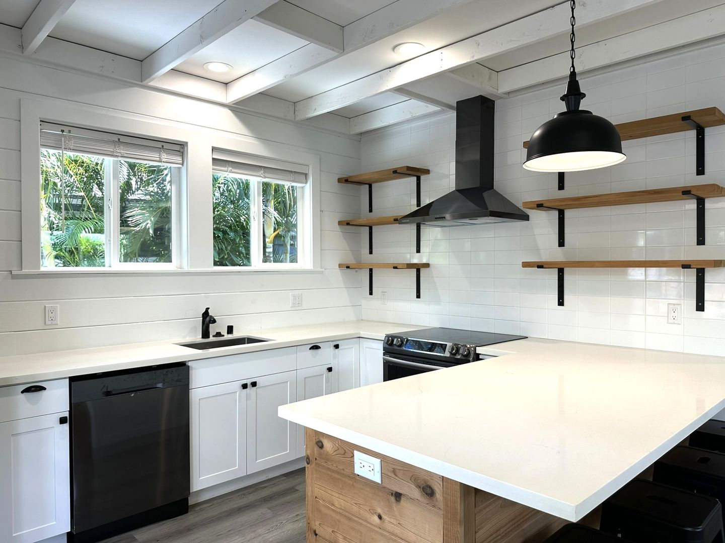 Honolulu House: 620 Hind Iuka Dr.