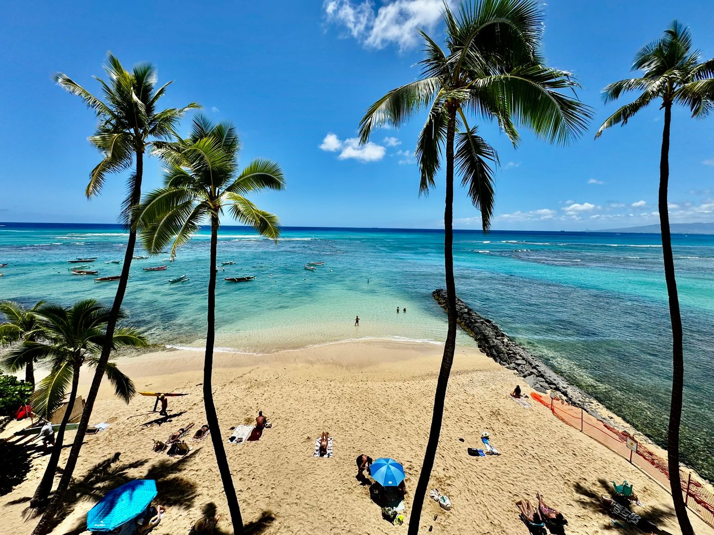 Honolulu House: 2895 Kalakaua Avenue #302