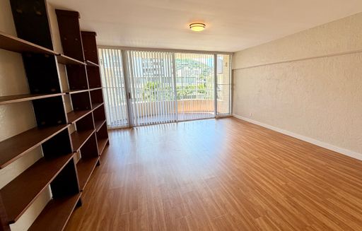 Beautifully Updated 1/2/1 Condo in Lovely Makiki Area – photo 1