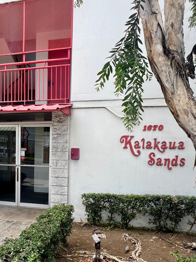 Honolulu Condo: 1670 Kalakaua Ave. #904