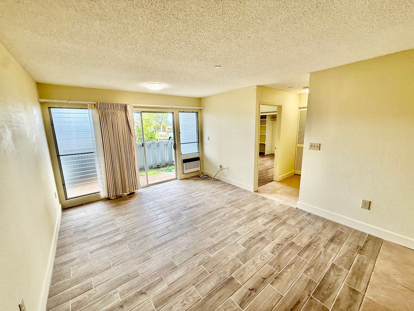 Mililani Condo: 95-1050 Makaikai St. Apt. 21-B