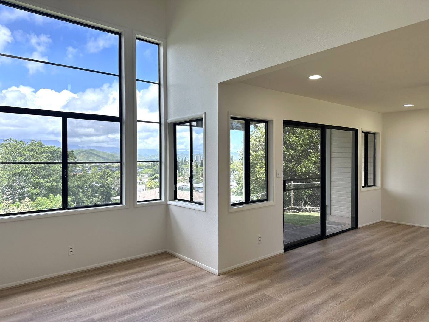 Kailua House: 1205 Kupau St