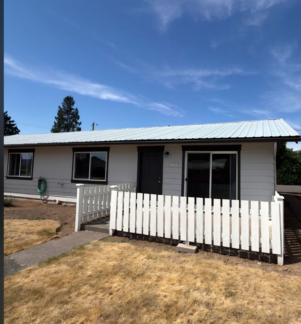 Milwaukie Multiplex: 13214 - 13320 River Rd