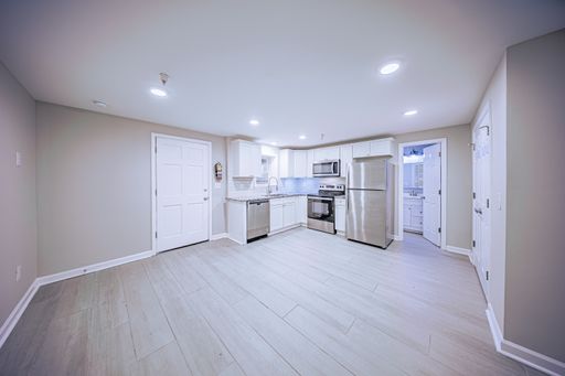 This quaint studio apartment has it all. – photo 1