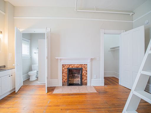 Charming Studio with Bonus Loft Space! – photo 1