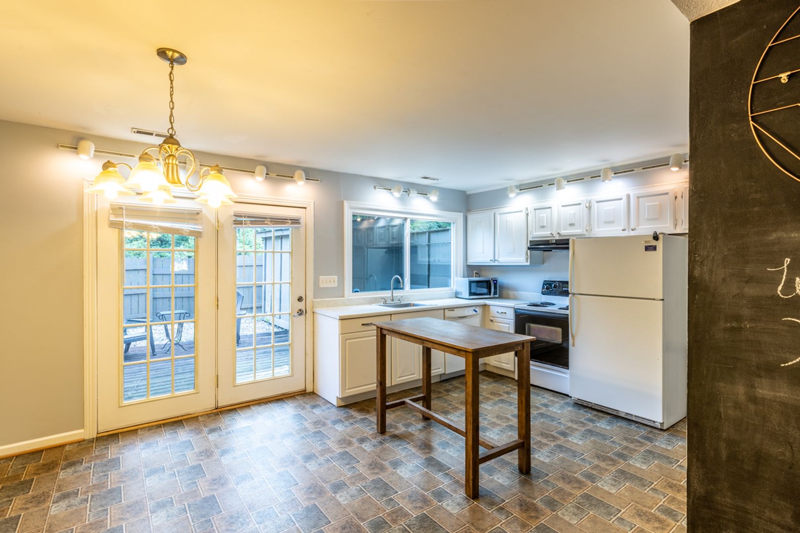 110 Woodlake Drive 11 of 12