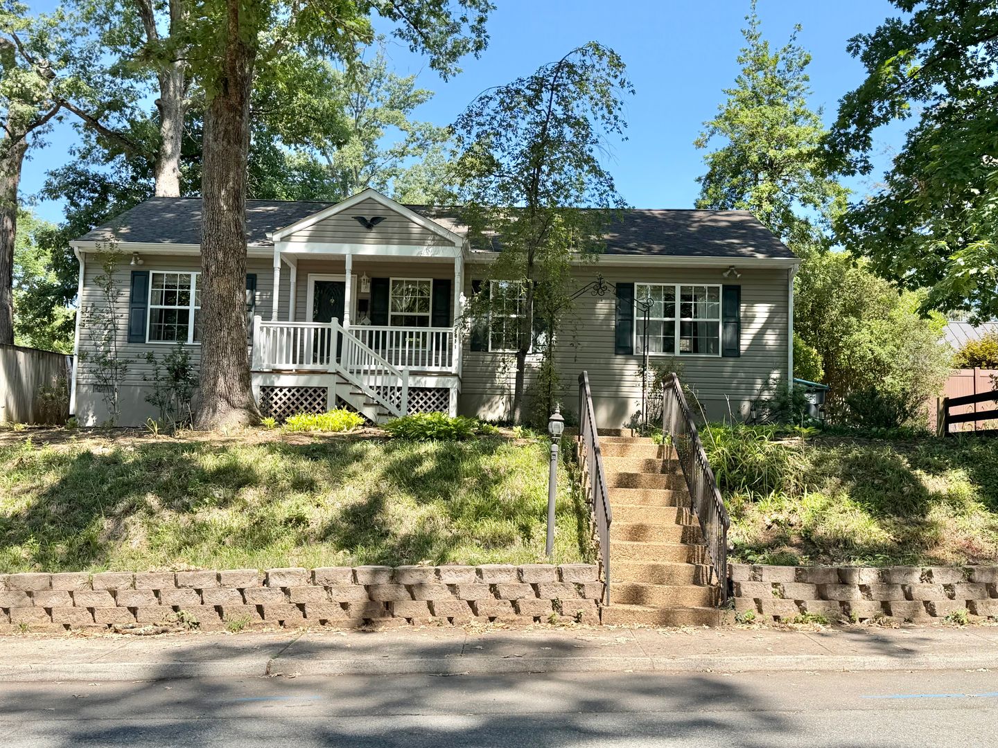 Charlottesville House: 1611 Cherry Avenue