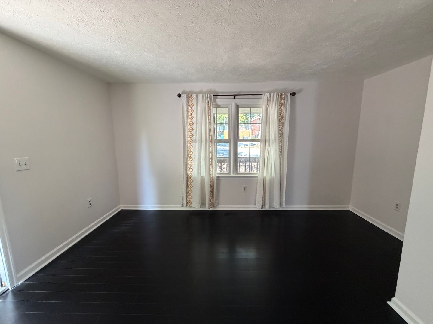 840 Estes Street 9 of 12