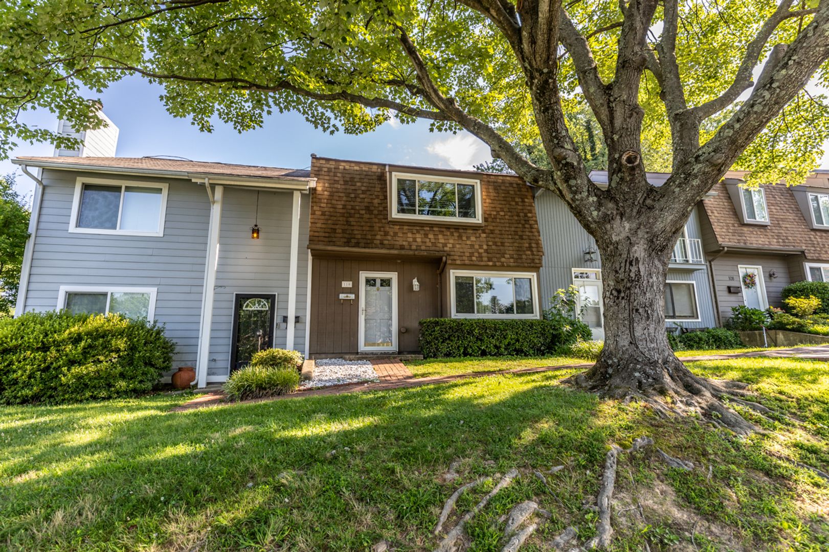 110 Woodlake Drive 2 of 12