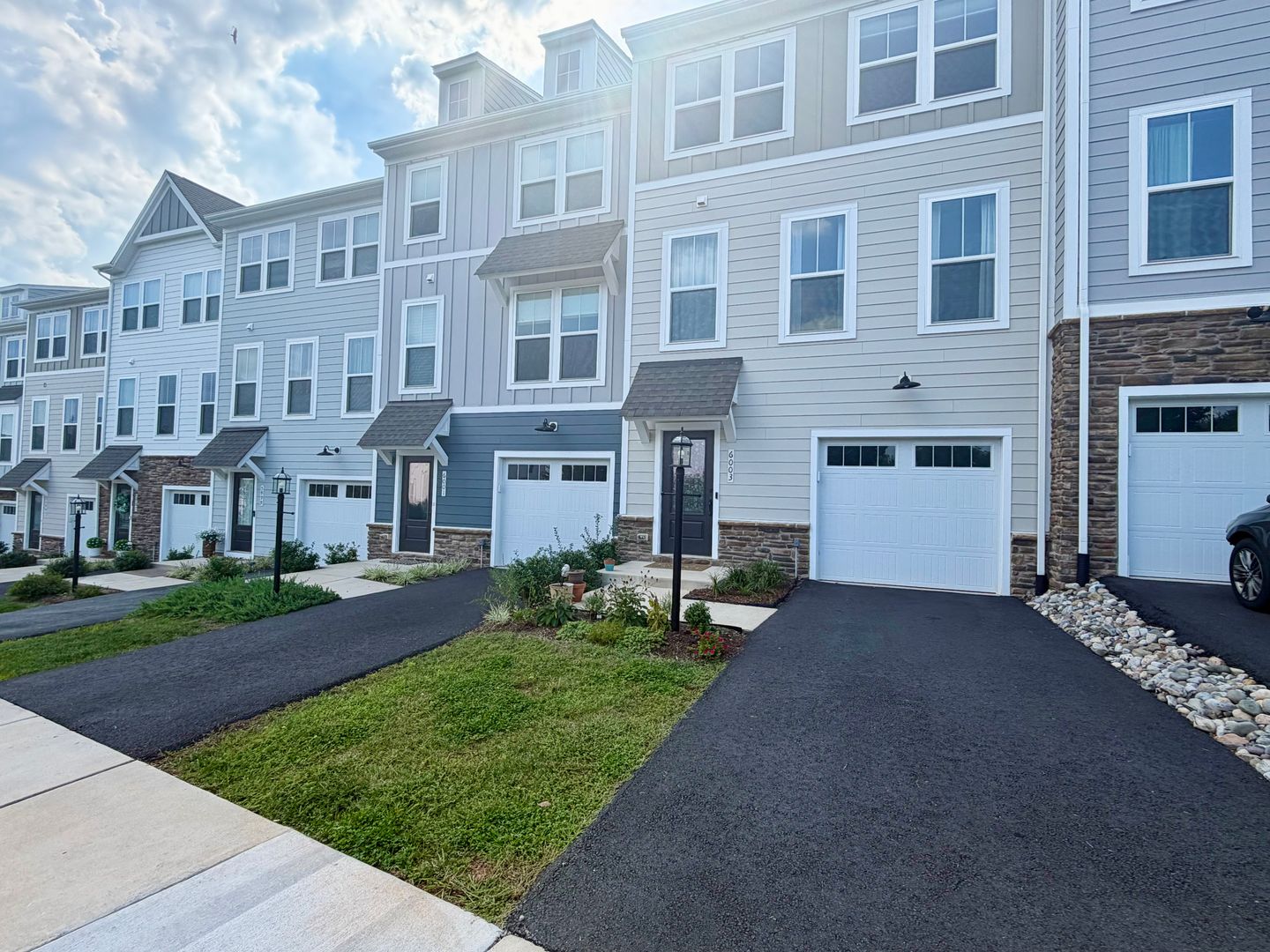 6003 McComb Street 2 of 12