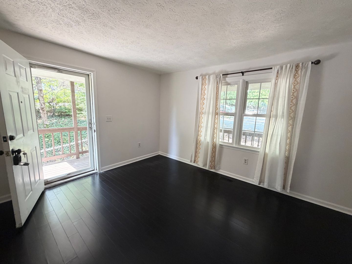 840 Estes Street 10 of 12