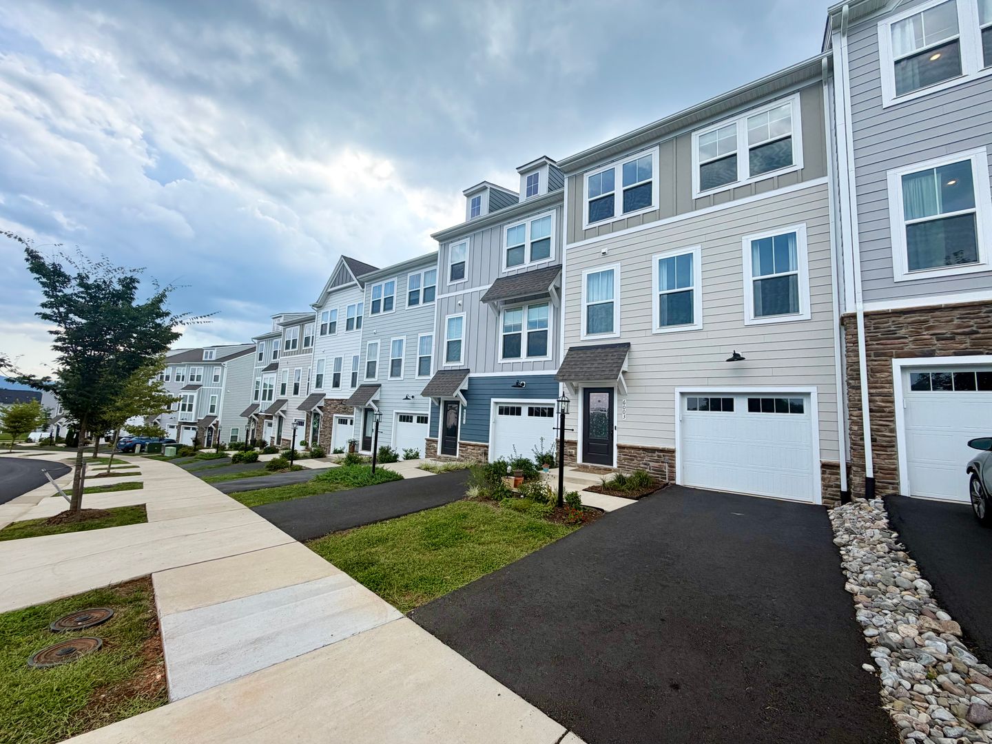 6003 McComb Street 3 of 12