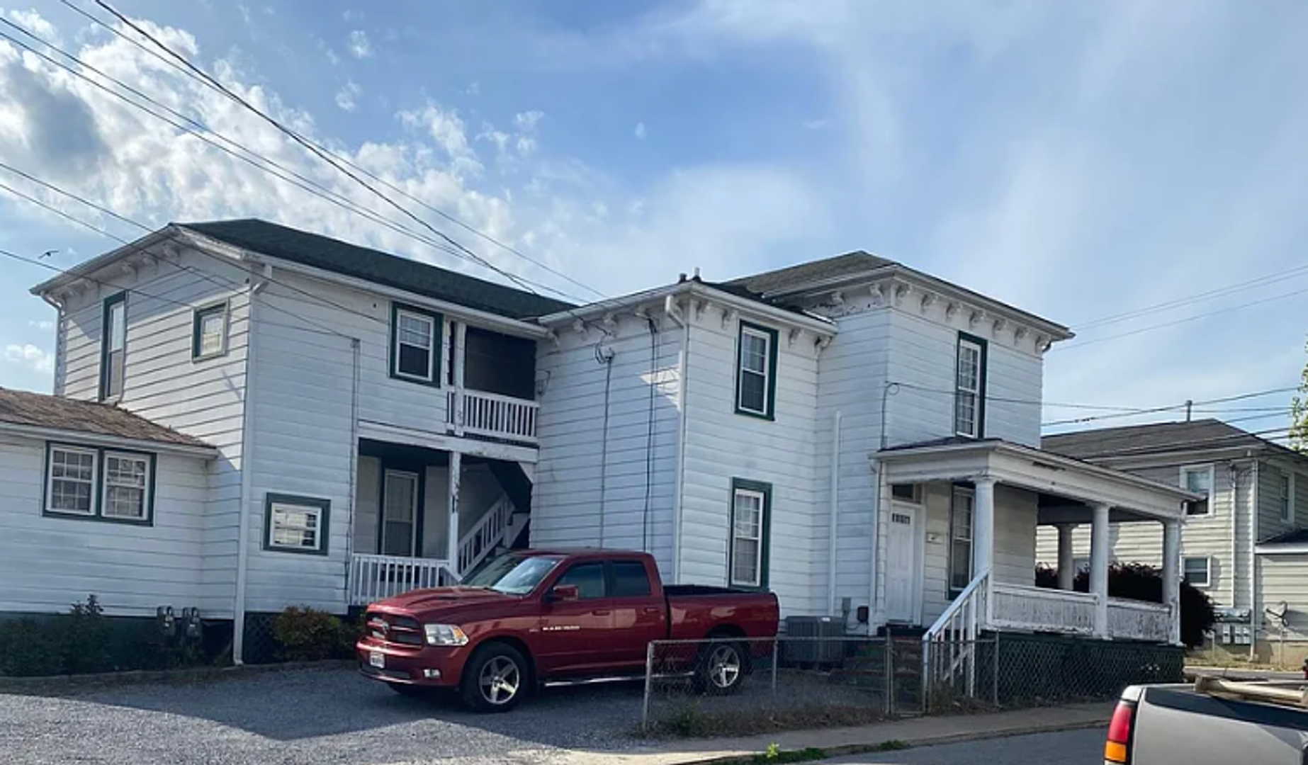 Staunton House: 702 Nelson Street