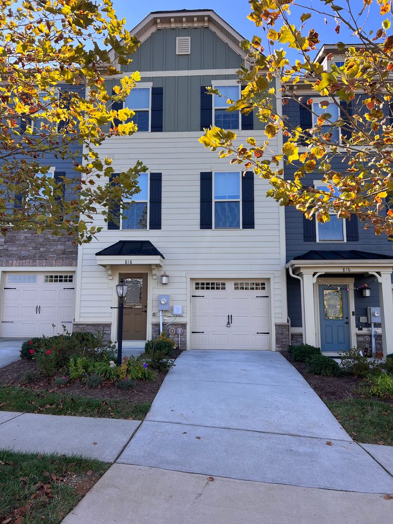 Charlottesville Townhome: 818 Oval Park Lane