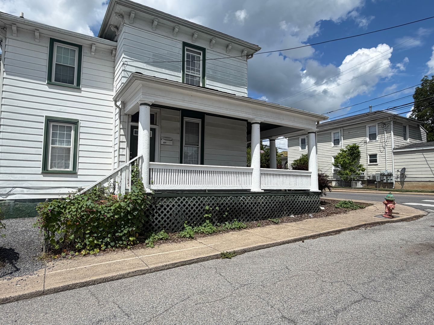 702 Nelson Street 2 of 12