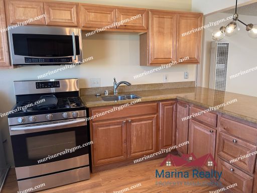 Upstairs 2 bedroom, 1 bath duplex! Available Now! – photo 1