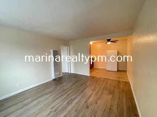 *Move In Special- 1 month free rent* Upstairs 1 Bedroom 1 Bathroom Near Solano Mall and North Bay Medical Center