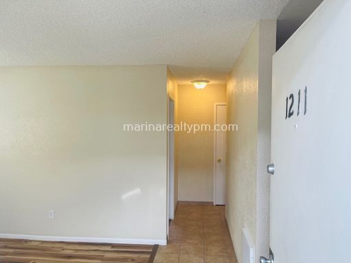 1 Bedroom 1 Bathroom- Lower unit apartment for rent – photo 1