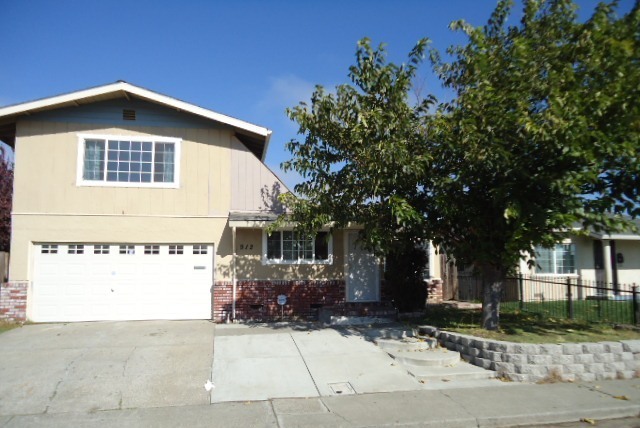 Vallejo House: 912 Gateway Dr