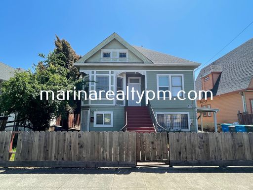 Welcome home to this charmer with tons of character! 2 Bedroom 1 Bath – photo 1